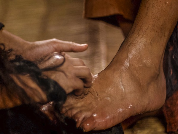 Mary_Anointing_Jesus__feet